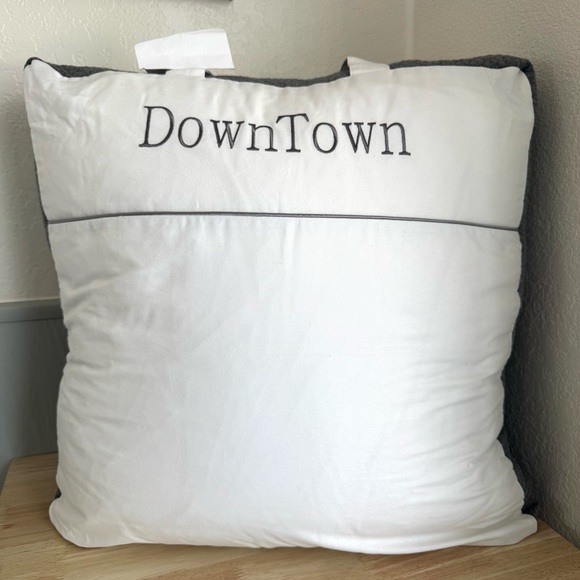Downtown Twin Luxurious Hungarian White Goose Down Comforter Year Round - Picture 2 of 7